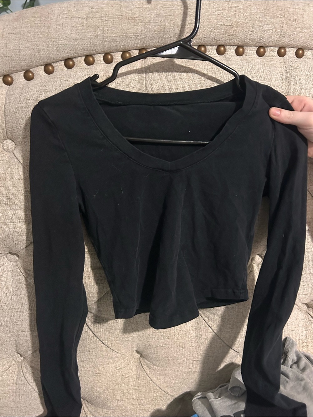 Women's Black Long-Sleeve V-Neck Crop Top